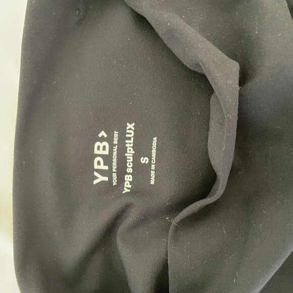 Abercrombie & Fitch YPB Black Flare Leggings in Size Small - Picture 2 of 4